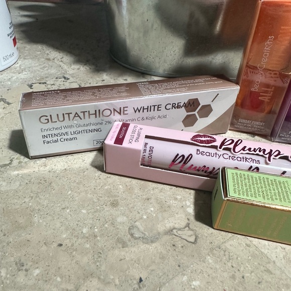 Makeup bundle - Picture 2 of 5